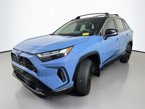 Used 2022 Toyota RAV4 XSE AWD/4WD image 3