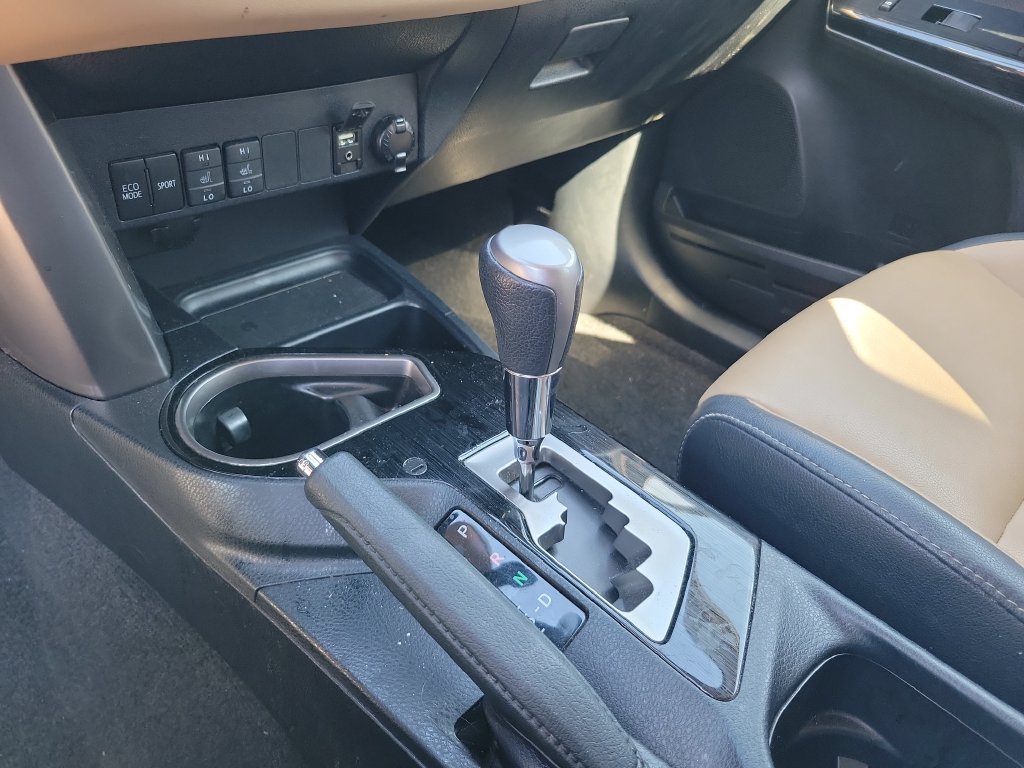 Used 2018 Toyota RAV4 Limited FWD image 25