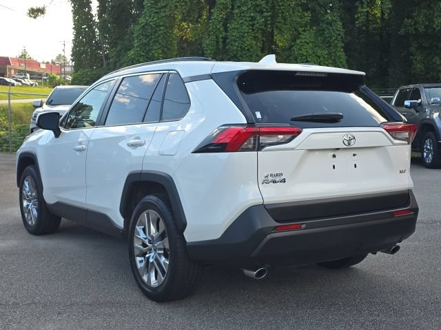 Used 2019 Toyota RAV4 XLE Premium FWD image 4