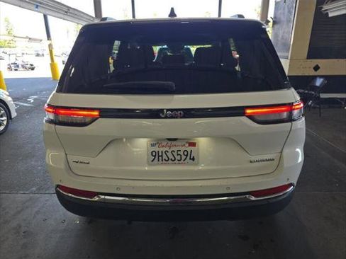 Used 2023 Jeep Grand Cherokee Laredo AWD/4WD image 7
