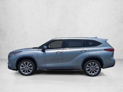 Used 2023 Toyota Highlander Limited FWD image 9
