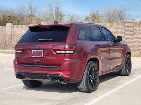 Used 2017 Jeep Grand Cherokee SRT image 6