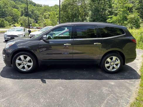 Used 2016 Chevrolet Traverse LT w/ Style and Technology Package AWD/4WD image 2