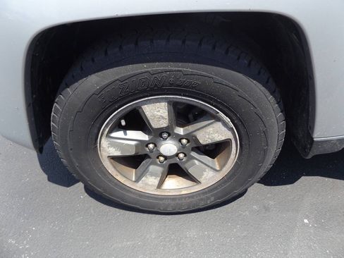 Used 2008 Jeep Liberty Sport AWD/4WD image 30