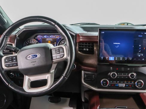 Used 2022 Ford Expedition Limited image 18