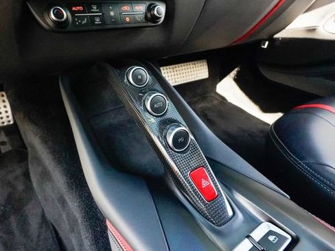 Used 2018 Ferrari 812 Superfast RWD image 64