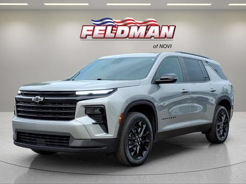 Used 2024 Chevrolet Traverse LT w/ Midnight/Sport Edition FWD image 1