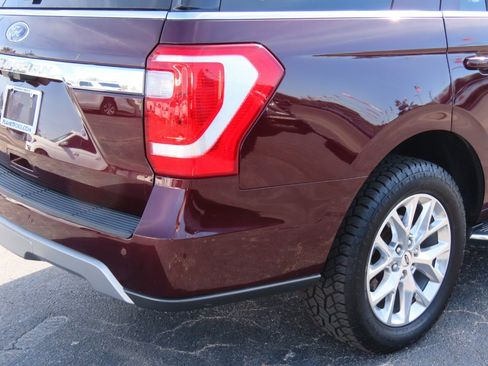 Used 2021 Ford Expedition XLT image 12