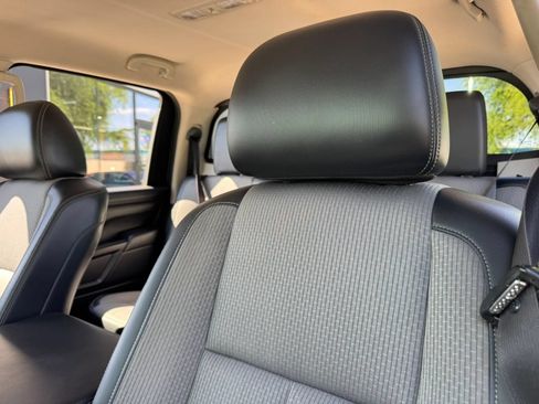 Used 2017 Nissan Titan S RWD image 16