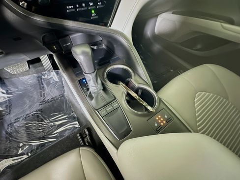 Used 2024 Toyota Camry SE w/ Cold Weather Package FWD image 22