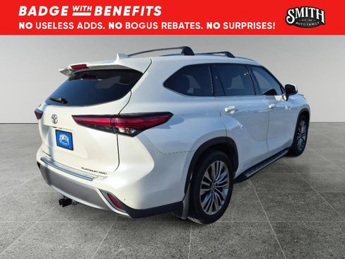Used 2021 Toyota Highlander Platinum AWD/4WD image 4