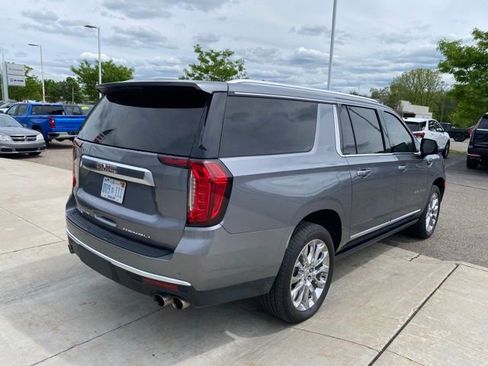 Used 2022 GMC Yukon XL Denali AWD/4WD image 3
