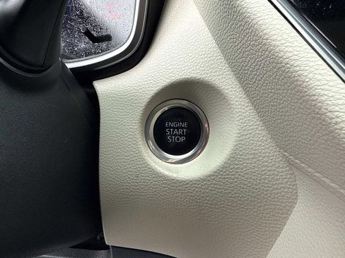 Used 2023 Toyota Corolla Cross XLE image 29