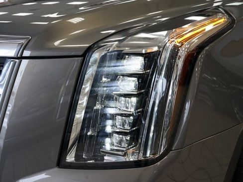 Used 2017 Cadillac Escalade Platinum image 28