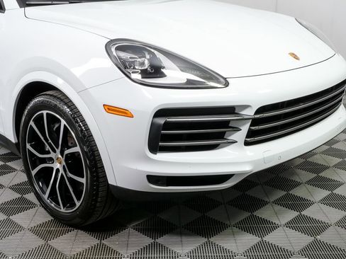 Certified 2023 Porsche Cayenne Platinum Edition image 40