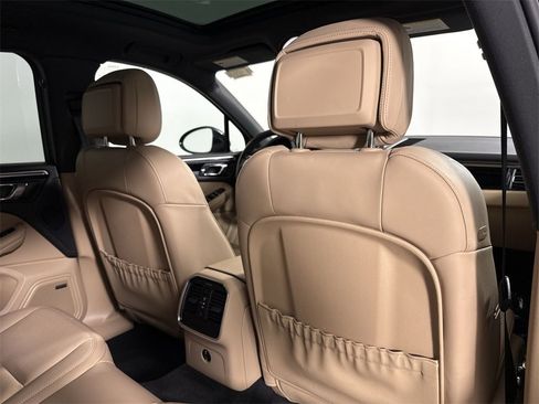 Certified 2021 Porsche Macan image 24