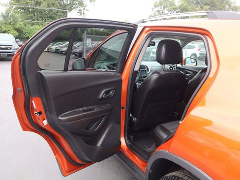 Used 2016 Chevrolet Trax LT w/ LT Convenience Package AWD/4WD image 16