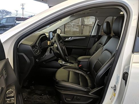 Certified 2022 Ford Escape Titanium w/ Class II Trailer Tow Package image 13