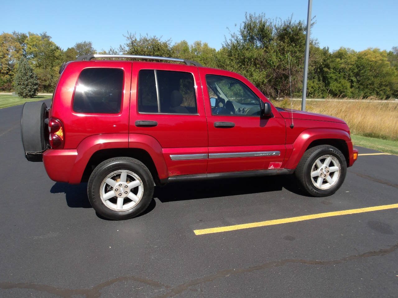Used 2005 Jeep Liberty Limited AWD/4WD image 10