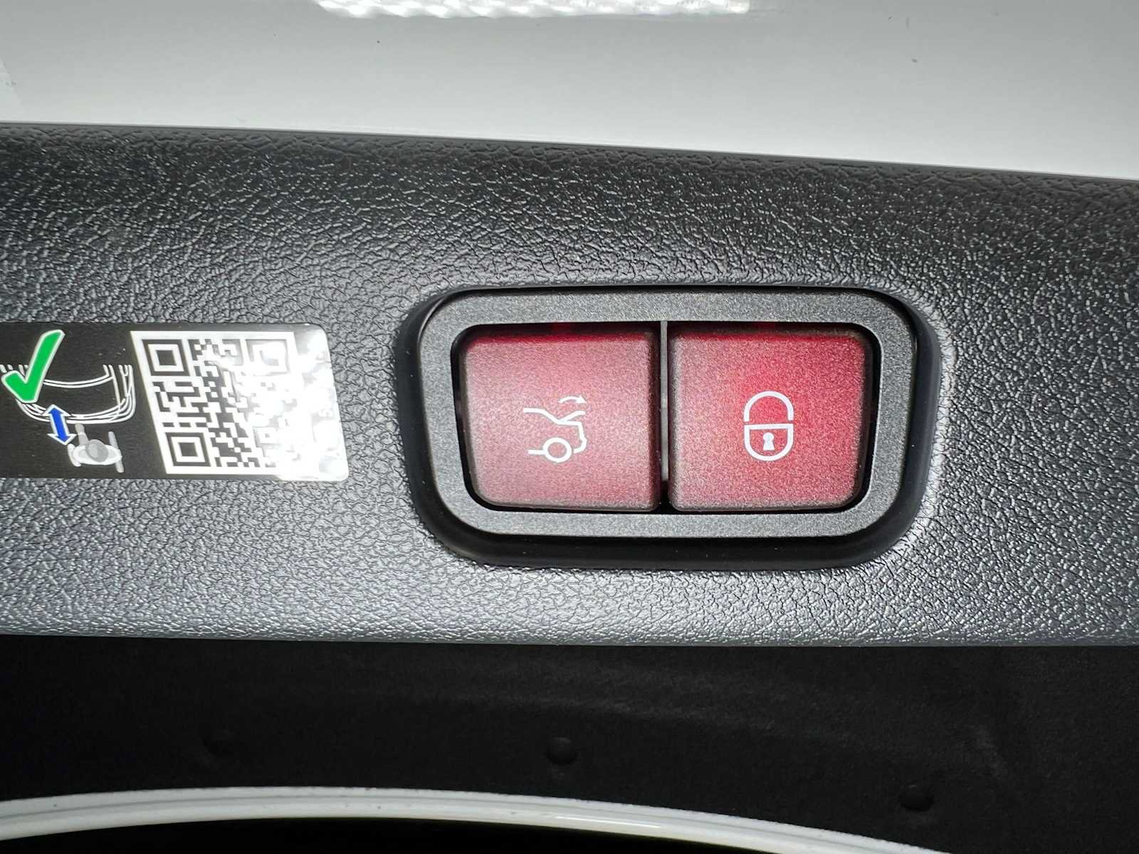 Used 2026 Mercedes-Benz E 350 4MATIC Sedan image 17