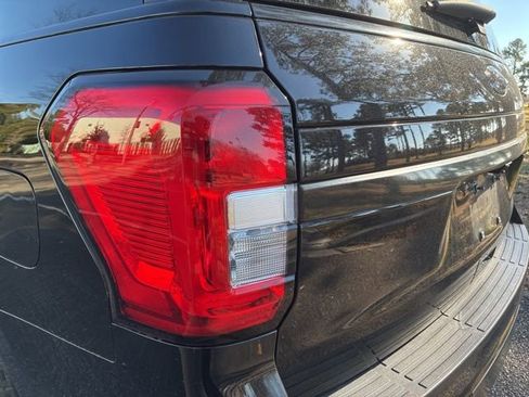 Used 2023 Ford Expedition XLT image 13