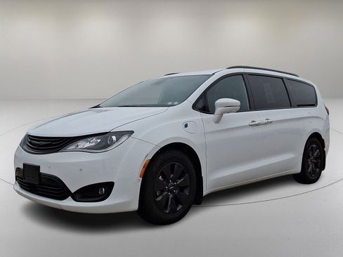 Used 2019 Chrysler Pacifica Limited w/ Advanced Safetytec Group image 5