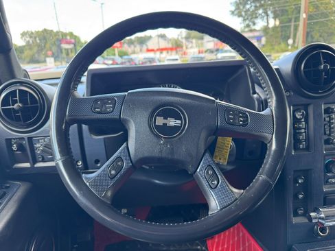 Used 2005 HUMMER H2 w/ Preferred Equipment Group image 17