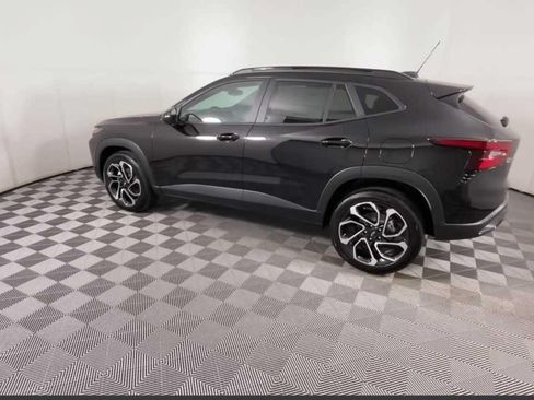 Certified 2025 Chevrolet Trax RS w/ Sunroof Package FWD image 6