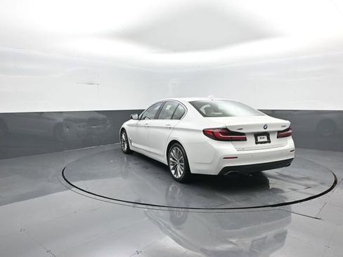 Used 2023 BMW 530i xDrive w/ Premium Package image 5