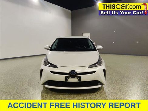 Used 2019 Toyota Prius XLE FWD image 2