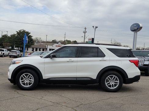 Used 2022 Ford Explorer XLT w/ Equipment Group 202A image 3