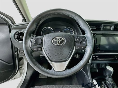 Used 2017 Toyota Corolla SE w/ SE Premium Package FWD image 11
