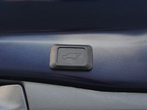 Used 2025 Toyota RAV4 XLE w/ Convenience Package AWD/4WD image 11