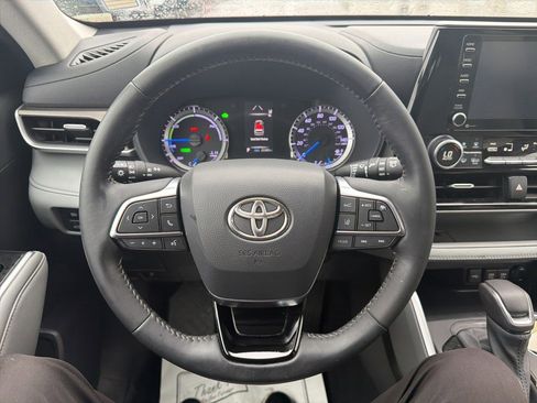 Used 2021 Toyota Highlander LE image 19