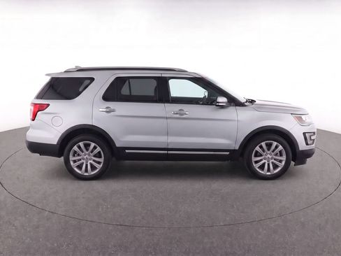 Used 2017 Ford Explorer Limited w/ Equipment Group 301A FWD image 5
