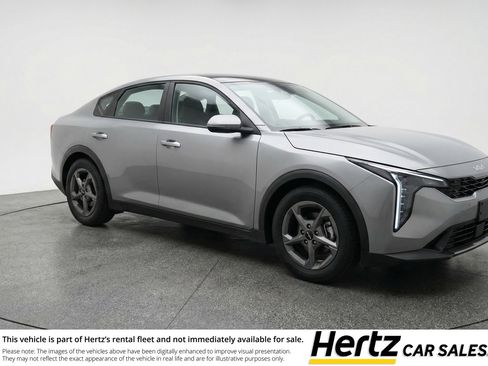 Used 2025 Kia K4 LXS image 1