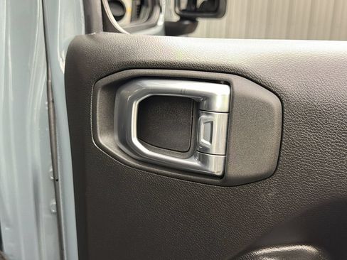 Used 2024 Jeep Wrangler Unlimited AWD/4WD image 44