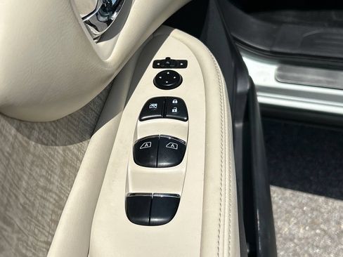 Used 2020 Nissan Murano SL w/ Cargo Package FWD image 16