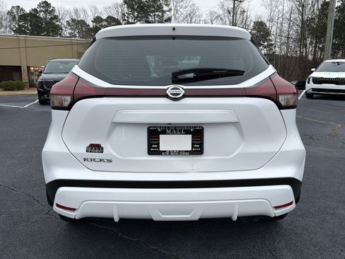 Used 2021 Nissan Kicks S image 6