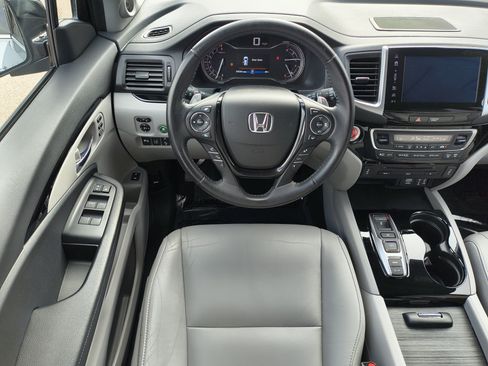 Used 2017 Honda Pilot Touring image 16