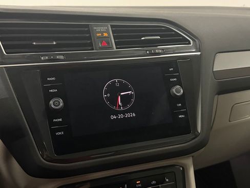 Used 2022 Volkswagen Tiguan SE w/ Panoramic Sunroof Package image 18