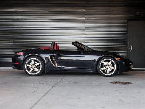 Certified 2021 Porsche 718 Boxster image 8