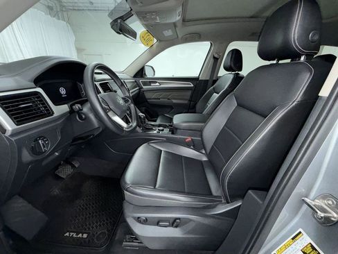 Used 2022 Volkswagen Atlas SE w/ Panoramic Sunroof Package AWD/4WD image 3