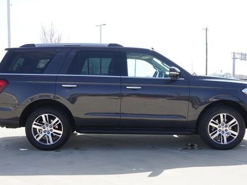 Used 2024 Ford Expedition Limited AWD/4WD image 10