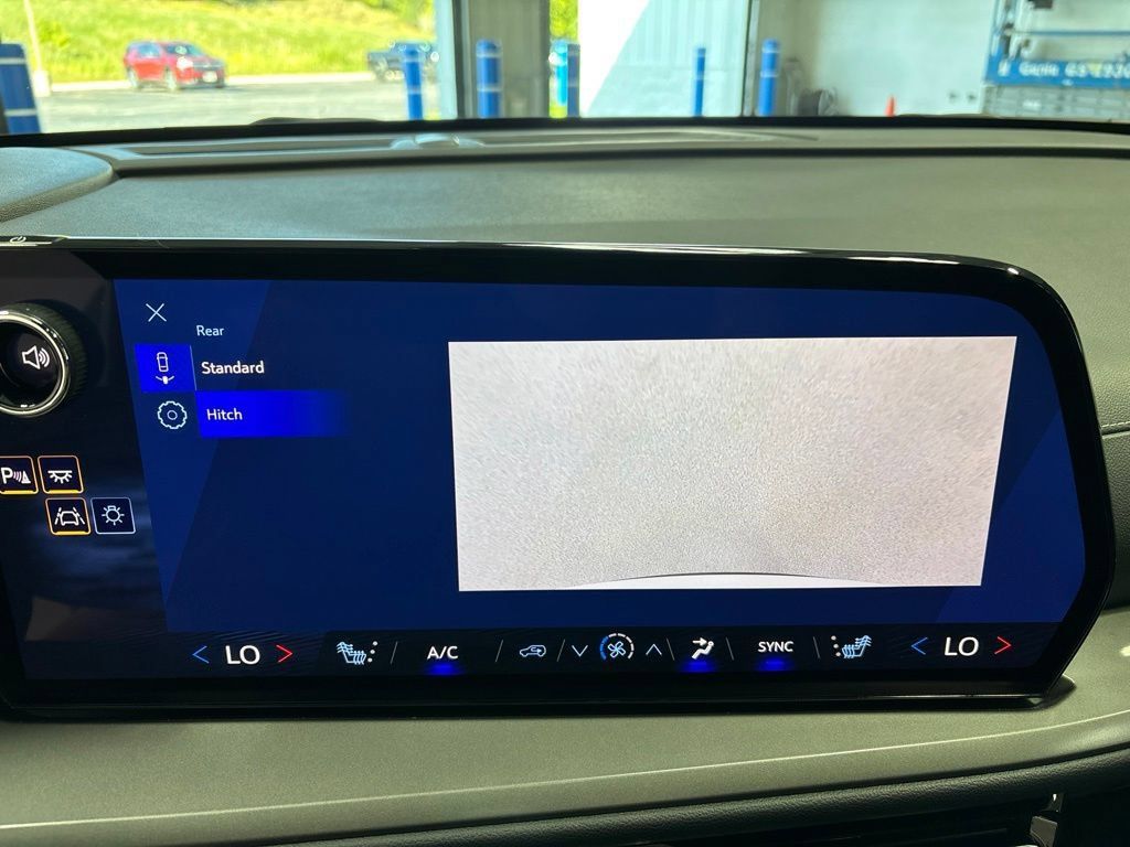Used 2026 Chevrolet Traverse LT FWD image 27