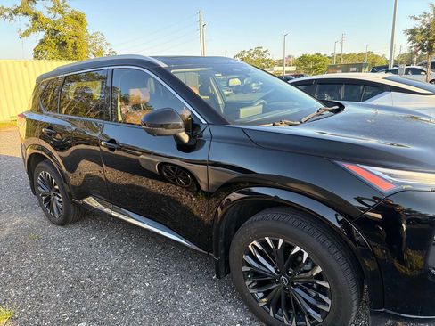 Used 2024 Nissan Rogue Platinum w/ Platinum Premium Package FWD image 4