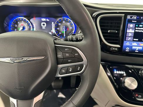 Certified 2024 Chrysler Pacifica Touring-L FWD image 27