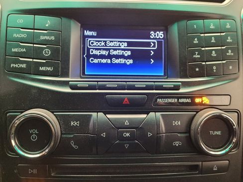 Used 2016 Ford Explorer XLT image 25