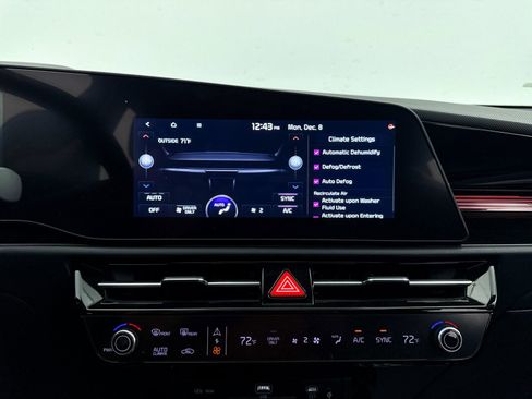 Certified 2024 Kia Niro SX Touring image 24