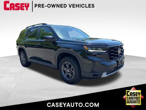 Used 2025 Honda Pilot TrailSport image 1